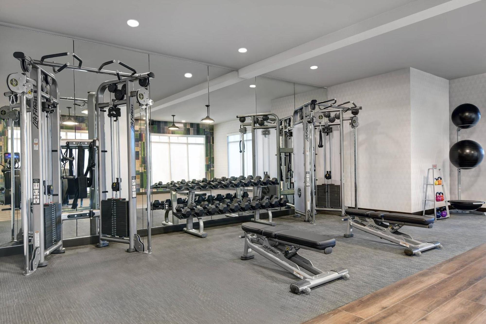 Courtyard By Marriott Manhattan Aggieville Buitenkant foto