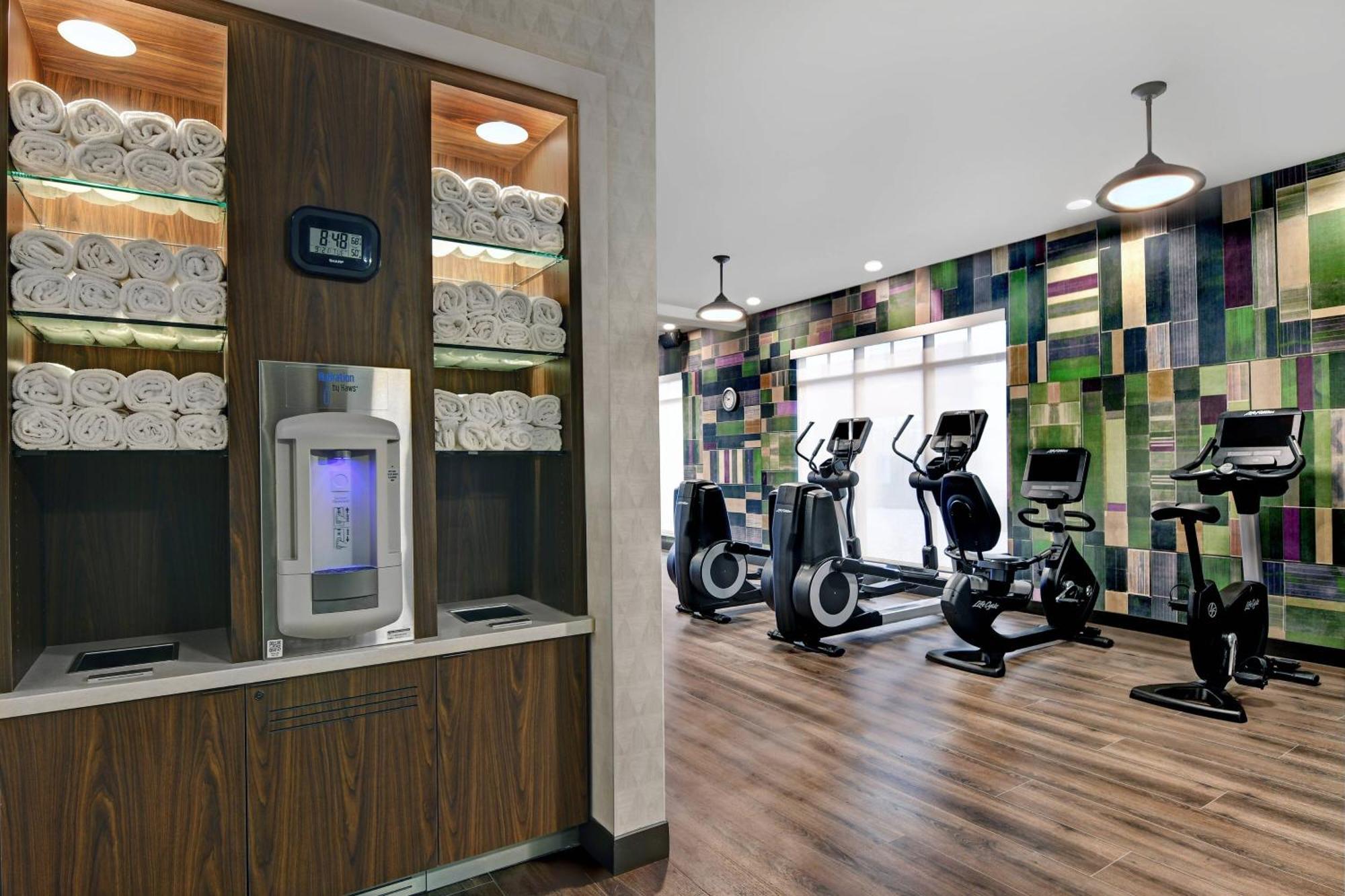 Courtyard By Marriott Manhattan Aggieville Buitenkant foto