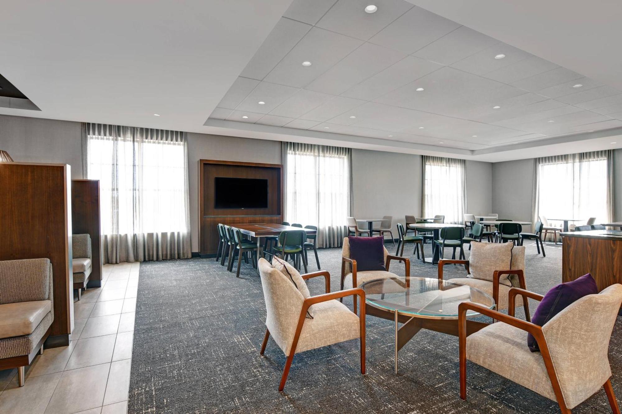 Courtyard By Marriott Manhattan Aggieville Buitenkant foto
