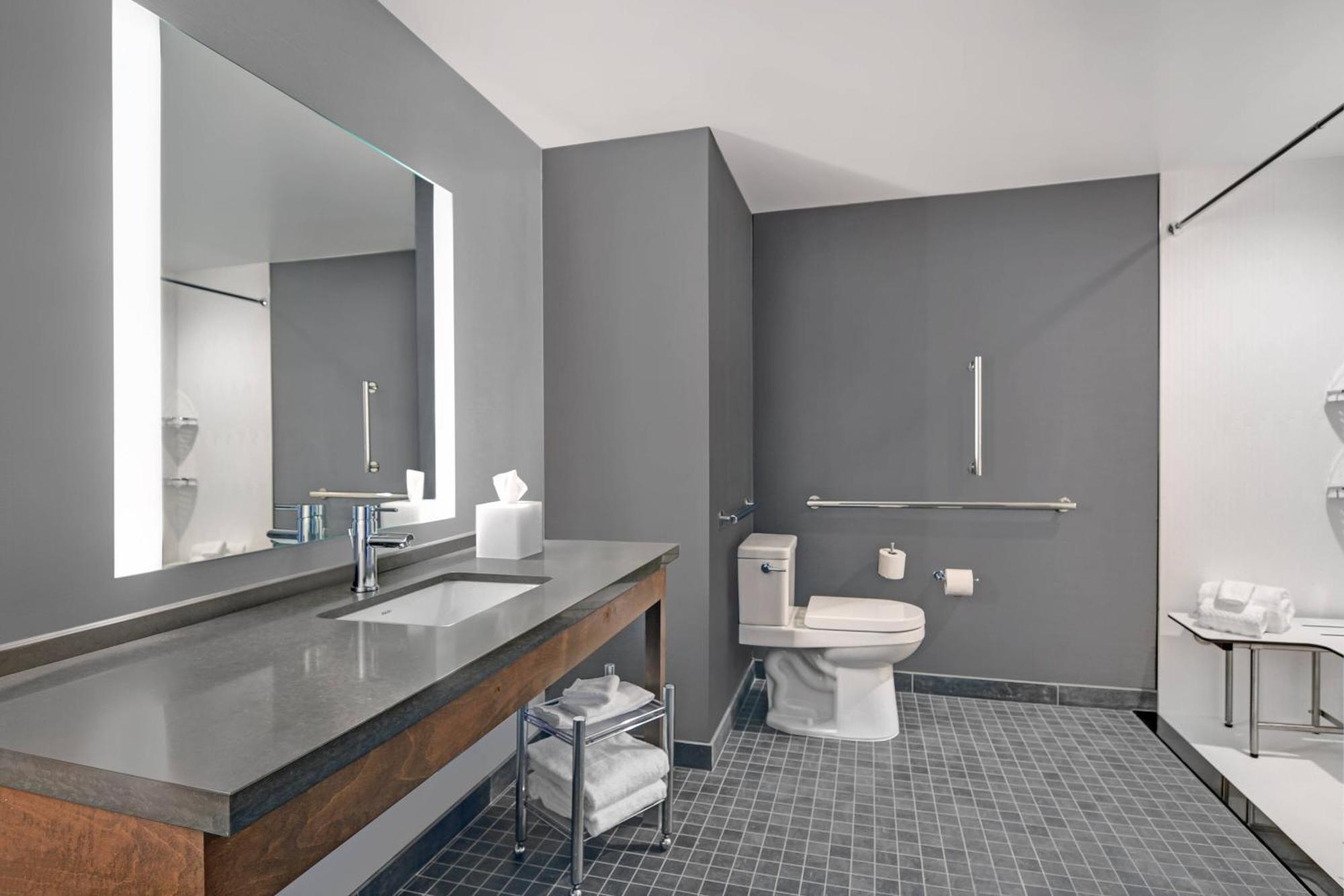 Courtyard By Marriott Manhattan Aggieville Buitenkant foto
