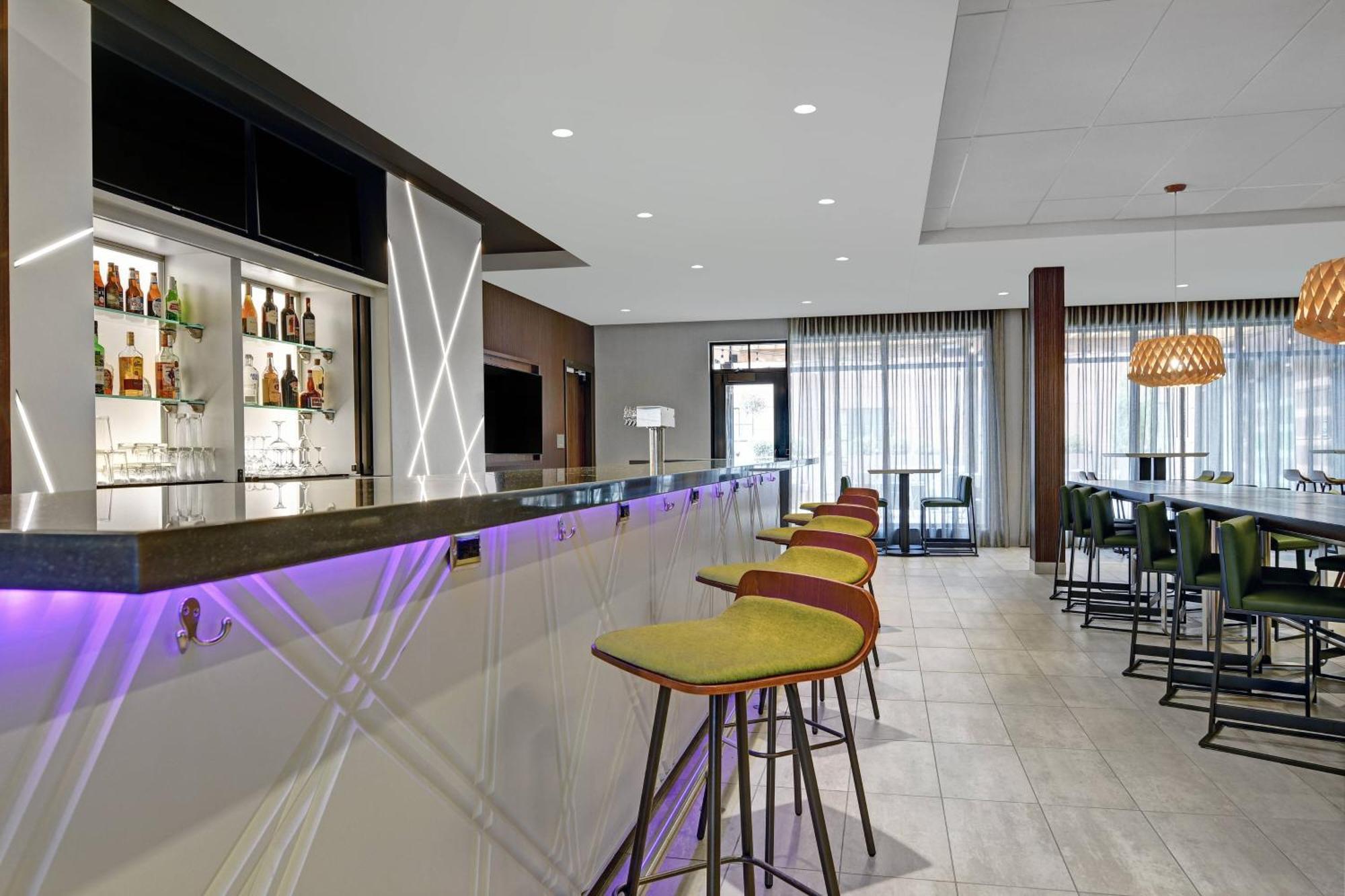 Courtyard By Marriott Manhattan Aggieville Buitenkant foto