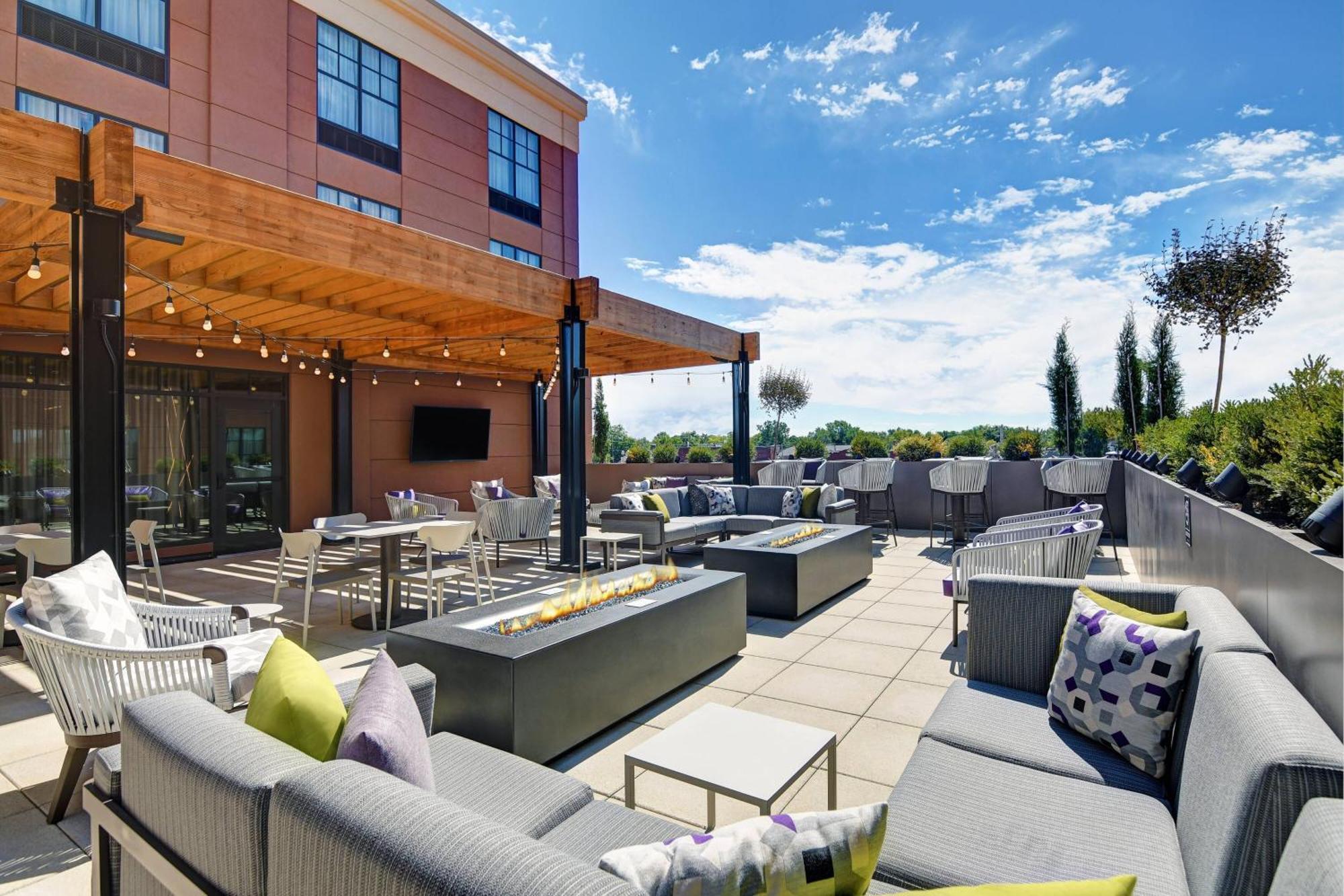 Courtyard By Marriott Manhattan Aggieville Buitenkant foto